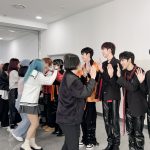 「Dolfan」帶粉絲一探戒備森嚴的韓國電視台　男團選秀《SCOOL》現場！  寵粉寵出國！多語系服務助偶像跨海出圈
